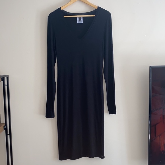 BCBGMAXAZRIA “TORI” V NECK, LONG SLEEVE DRESS - Picture 5 of 7